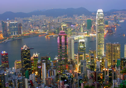 Blick auf Hong Kong am abend