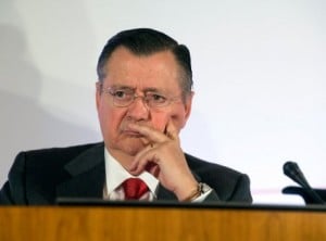 Alfredo Sáenz at the announcement