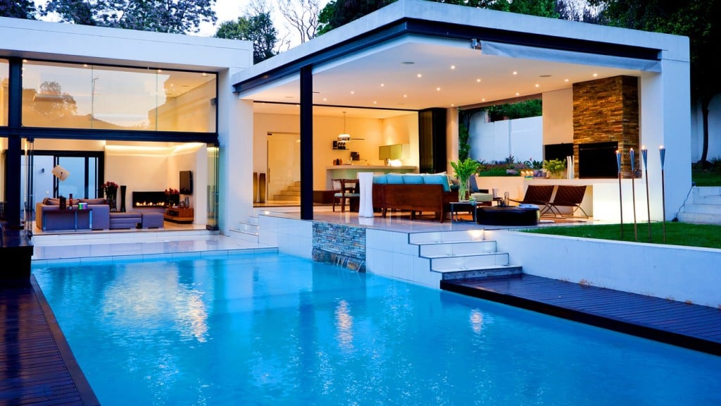 luxury house with pool 1366x768