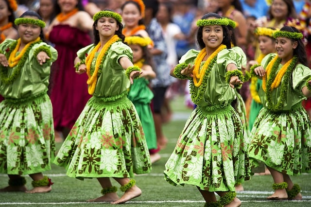 hawaiian-hula-dancers-377653_640