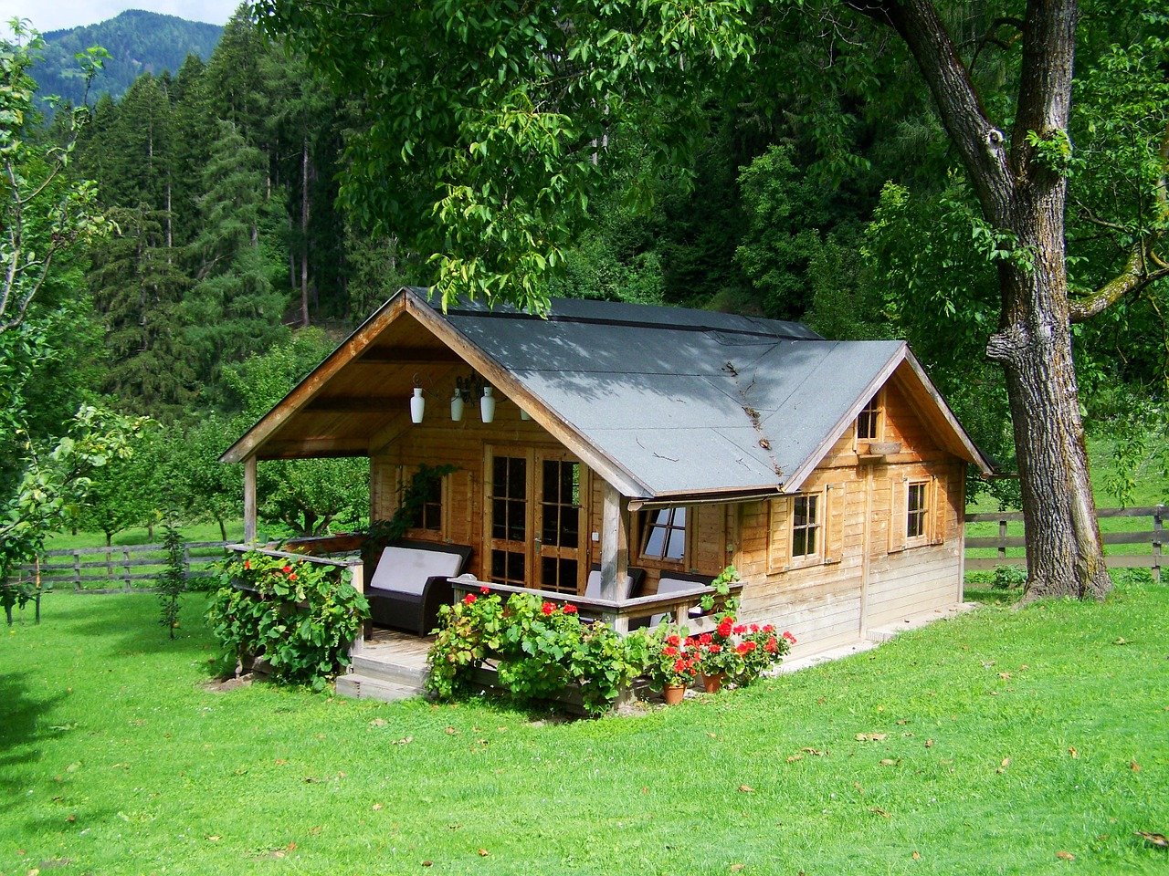 small wooden house 906912 1280