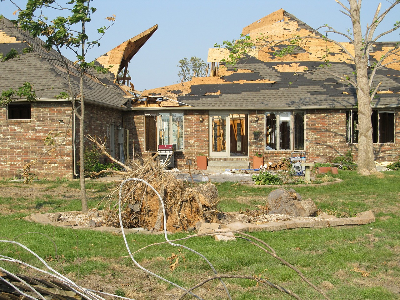 damaged home 375135 1280