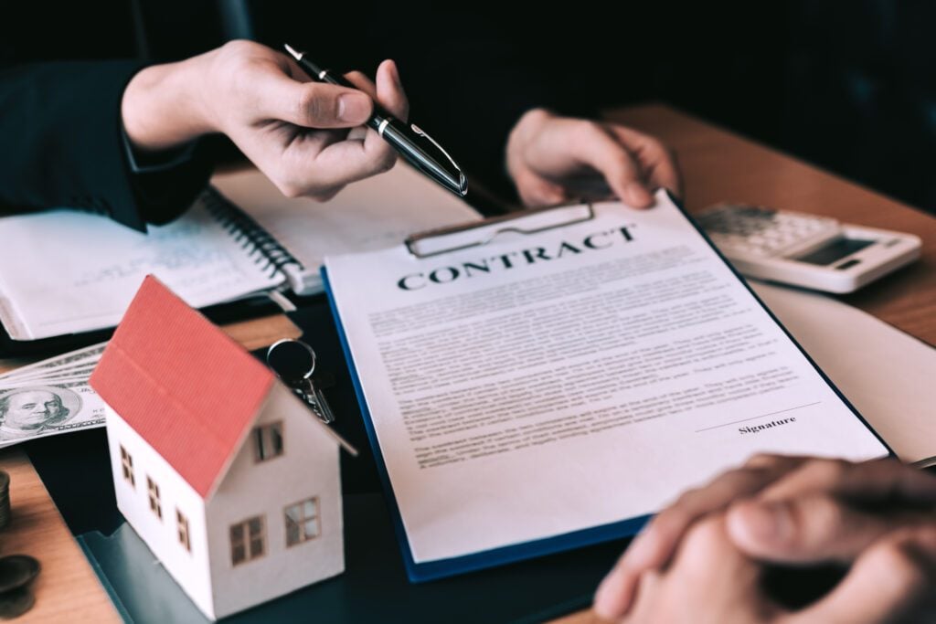 Home agents are sending pens to customers signing a contract to buy a new home